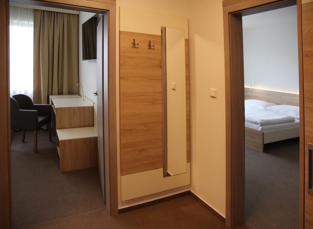 Hotel Devitka Janov Eksteriør billede
